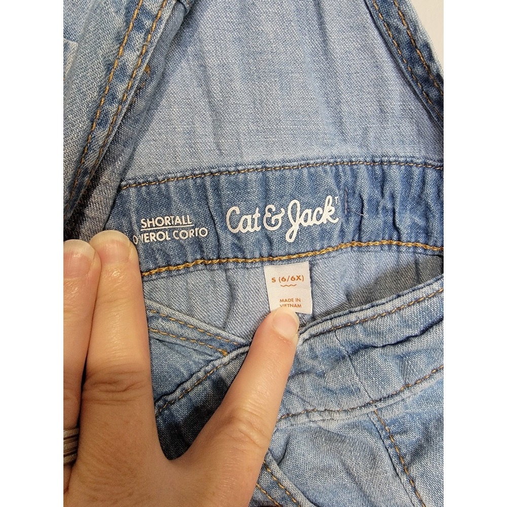 Cat & Jack Girls Denim Shortalls Small 6/6x Blue Adjustable Straps - Picture 2 of 3